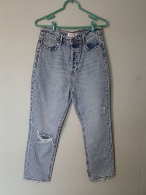 Light Wash Jeans with Knee Distressing Size 28